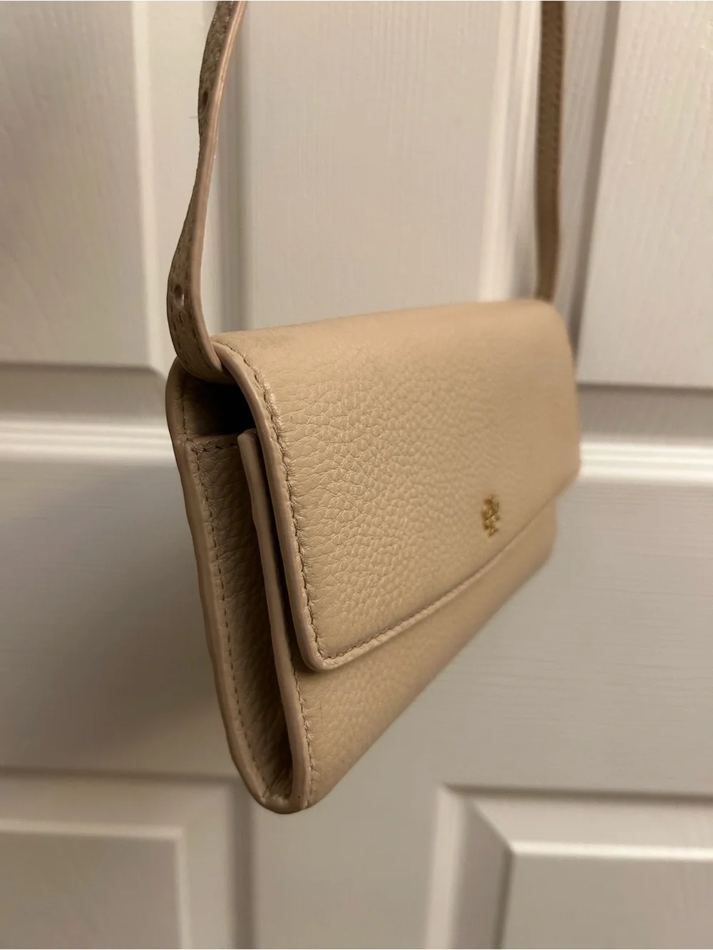 Tory Burch compact pebbled